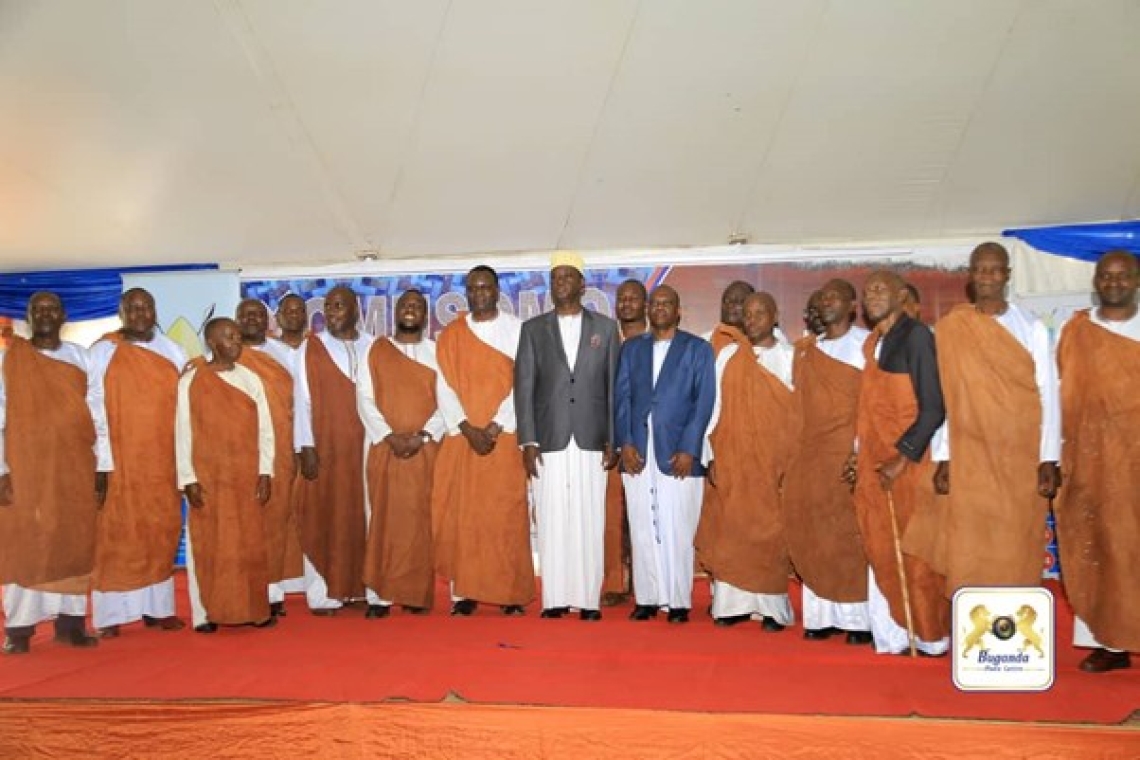 The chiefs in the middle are Prince Kasimu Nakibinge and his Minister of Culture and Traditional Affairs The chiefs in the middle are Prince Kasimu Nakibinge and his Minister of Culture and Traditional Affairs